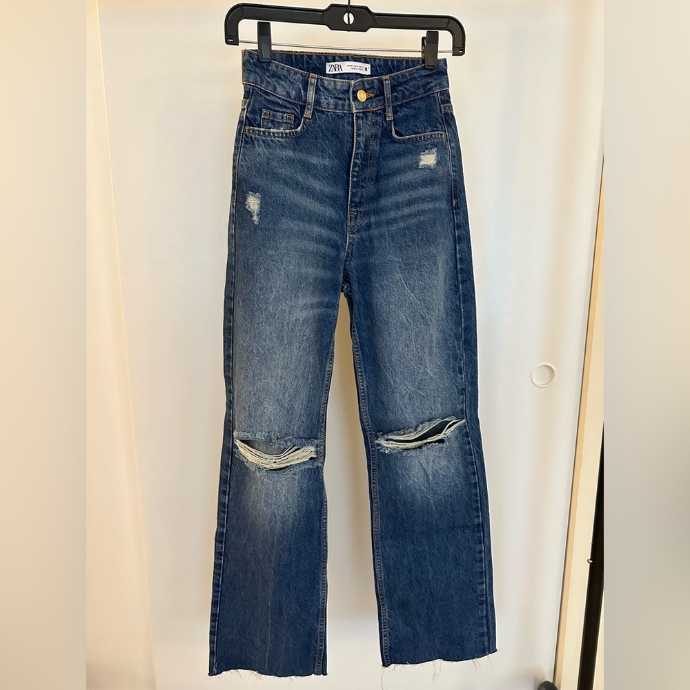 Lightly used high rise Zara jeans in dark blue- Size 0
